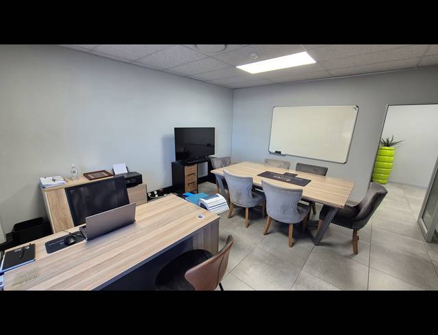 2,889M² WAREHOUSE TO LET IN COSMO BUSINESS PARK
